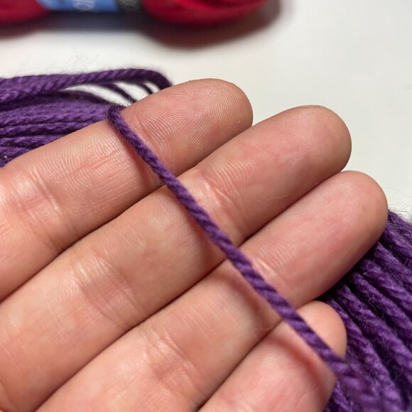 Yarn bundle in DK weight, mostly wool 6+ skeins - Picture 8 of 9